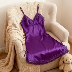 Bata de Satín con encaje y aberturas a los lados-Talla S-M