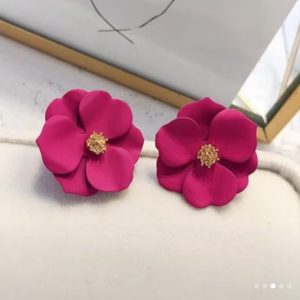 Aretes Flor Fucsia