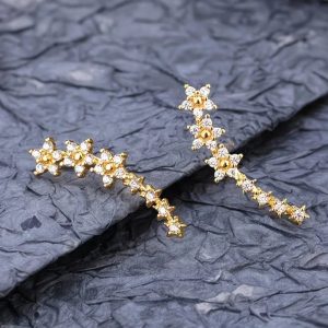 Aretes Dorados con Diseño Floral