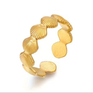 Anillo Dorado de Conchas