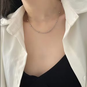 Collar con bolitas